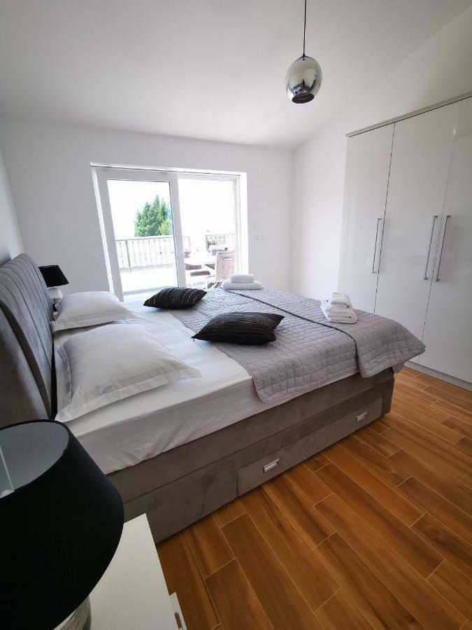 New Apartments 9 Minutes From Split Airport Kastela Bagian luar foto