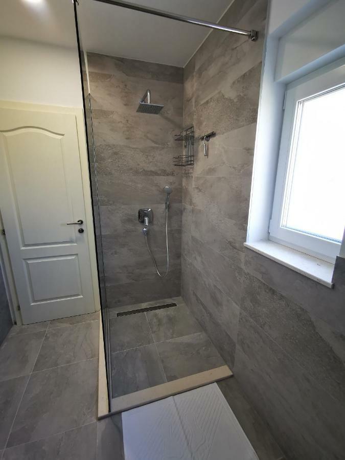 New Apartments 9 Minutes From Split Airport Kastela Bagian luar foto